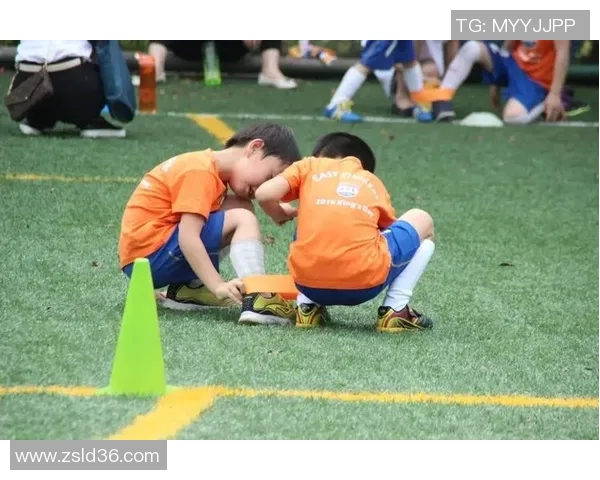 足球巨星携子共度亲子时光展现温馨家庭生活瞬间