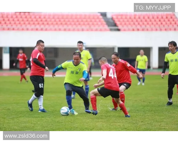 足球明星们的美容秘密揭秘他们如何在赛场外保持完美形象